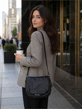 Vintage Tignanello Black Leather Crossbody Bag Soft Pebbled Multi Pocket Purse